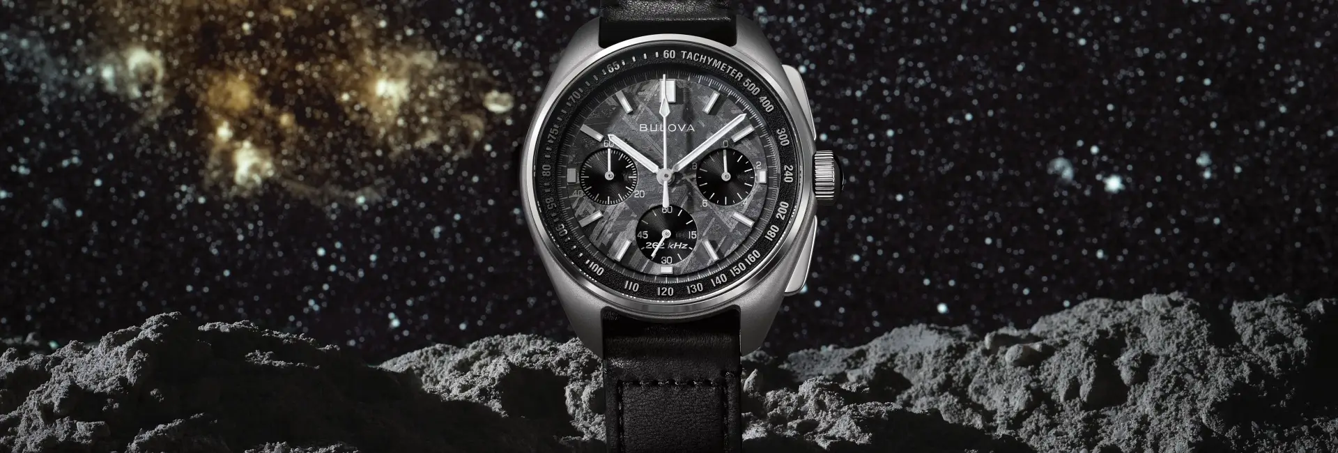 Kosmiczny zegarek z tarczą z meteorytu